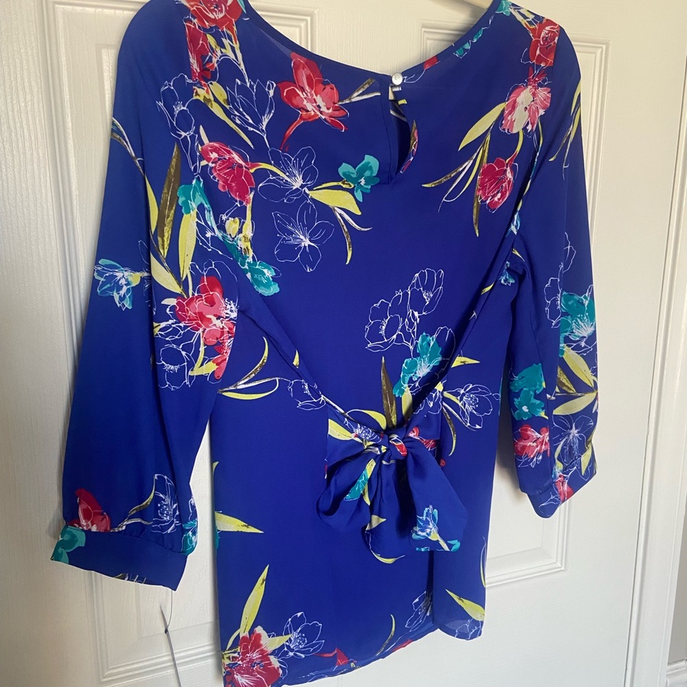 Adorable blouse perfect for spring